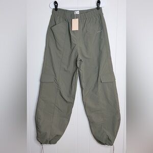 Wilo Women's Olive Cargo Pants